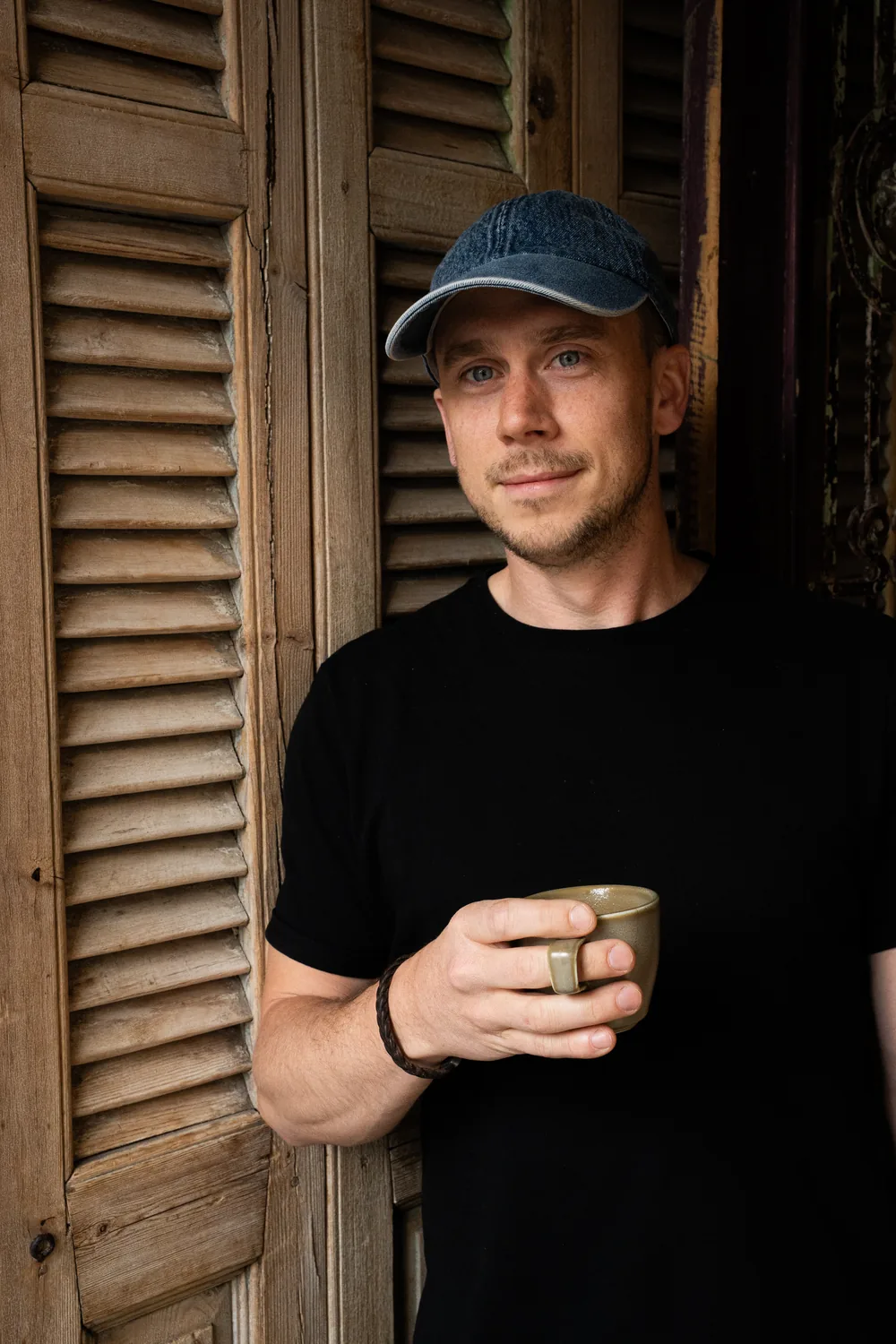 Paul Brock van Webrock Media met een kop koffie